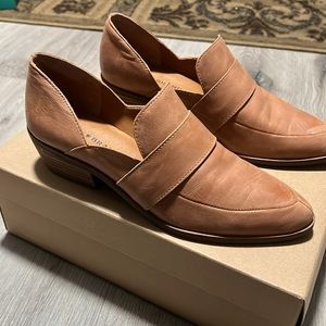 Lucky Brand loafers 7.5 like new, light brown